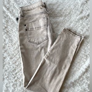Cute Light-Grey Wash Skinny Jegging-Style Pants